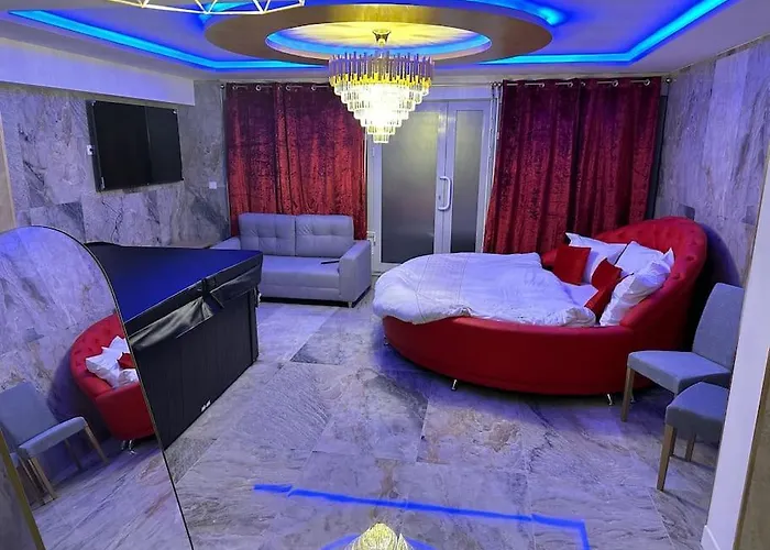 Golden - Jacuzzi Apartman Rouen