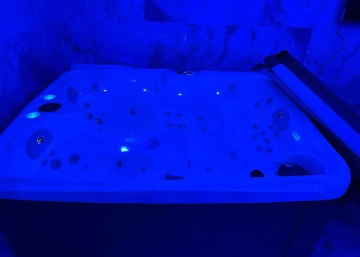 Golden - Jacuzzi Apartman *